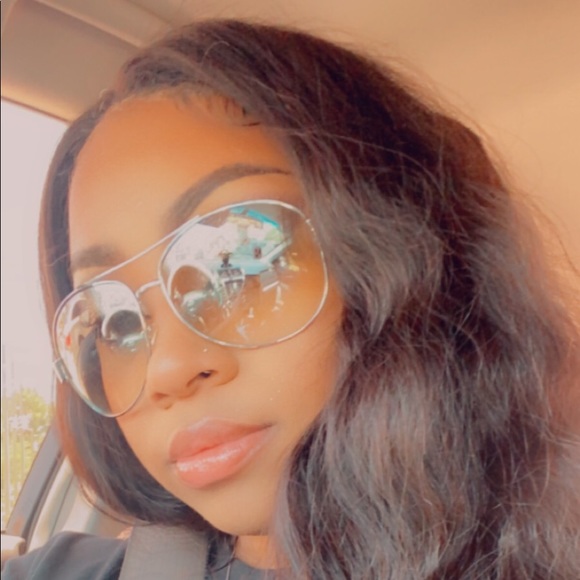 Meet your Posher, Tiana - Picture 2 of 3